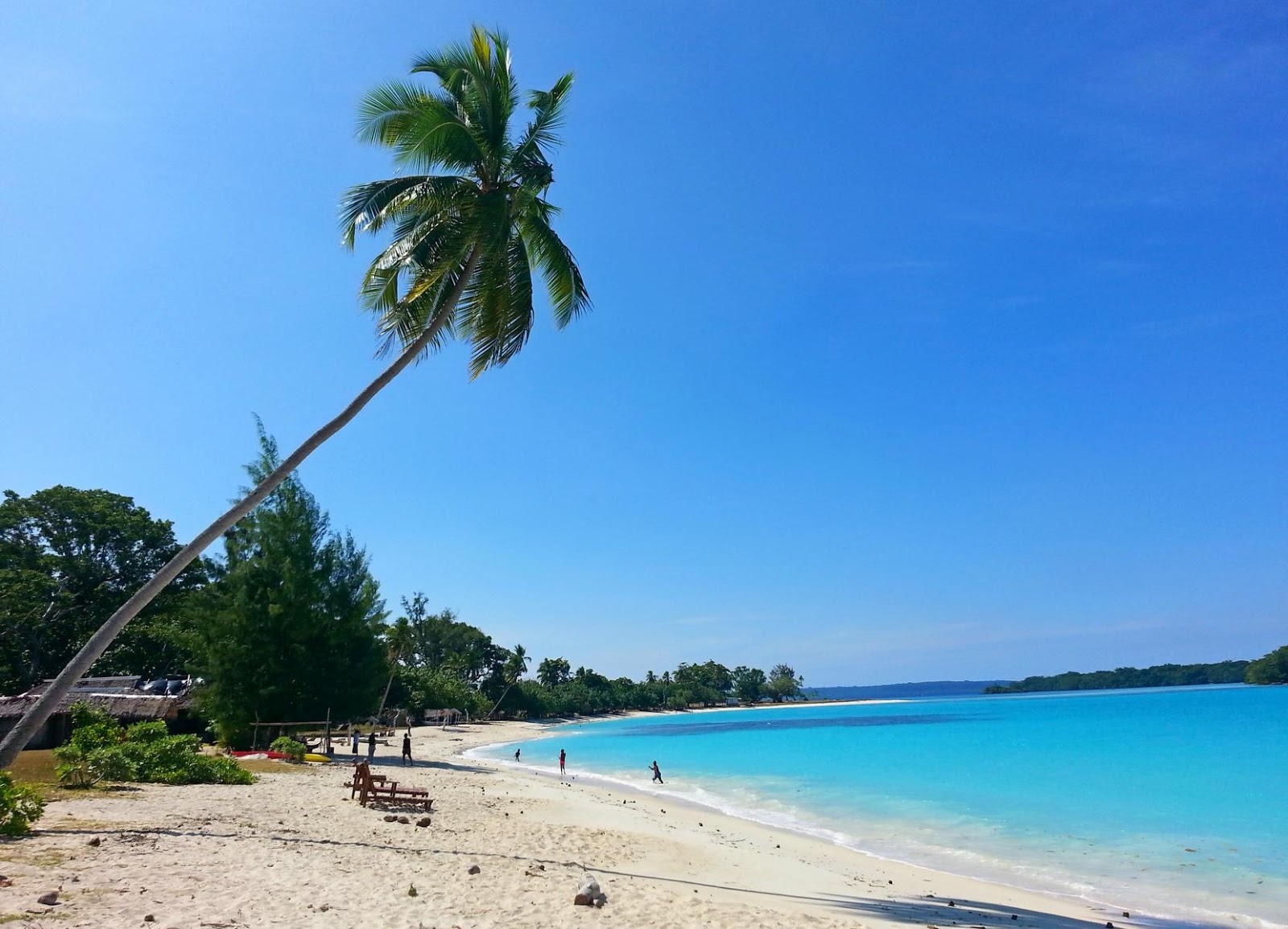 Foto van Port Olry Beach met hoog niveau van netheid