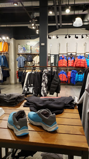Clothing Store «The North Face», reviews and photos, 1 Garden State Plaza Blvd, Paramus, NJ 07652, USA