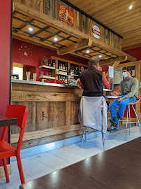 Atmosphère du Restaurant français Le Café Du Col à Châtillon-sur-Cluses - n°7