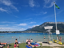 Plage de l'Imperial'in fotoğrafı düz bir kıyı şeridi ile birlikte