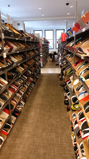 Department Store «Nordstrom Rack Chestnut Street», reviews and photos, 1700 Chestnut St, Philadelphia, PA 19103, USA