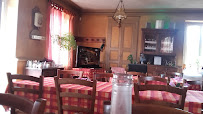 Atmosphère du Restaurant français Le Relais Des Chasseurs à Saint-Symphorien-de-Marmagne - n°1