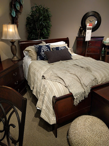 Furniture Store «Ashley HomeStore», reviews and photos, 4771 S 27th St, Greenfield, WI 53220, USA