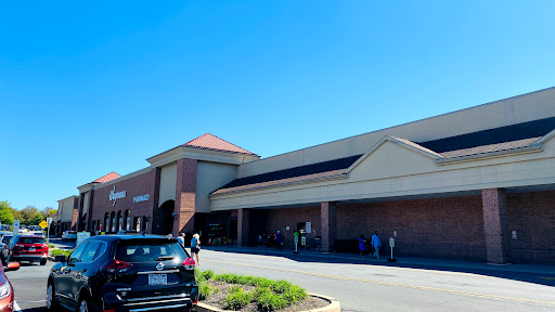 Shopping Mall «Brandywine Square Shopping Center», reviews and photos, Quarry Rd & U.S. 30, Downingtown, PA 19335, USA