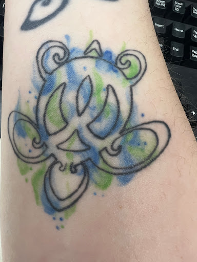 Find tattoo sunflower ideas for your next unique tattoo in Peru at Irezumi Tattoo Parlor