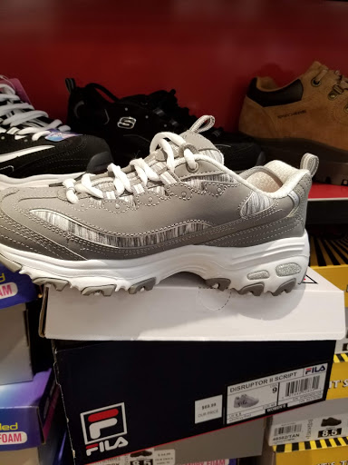 Shoe Store «Famous Footwear», reviews and photos, 3711 32nd Ave S, Grand Forks, ND 58201, USA