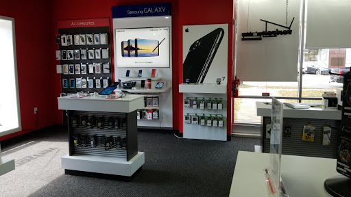 Cell Phone Store «Verizon Wireless - 50th & France», reviews and photos, 3724 W 50th St, Minneapolis, MN 55410, USA