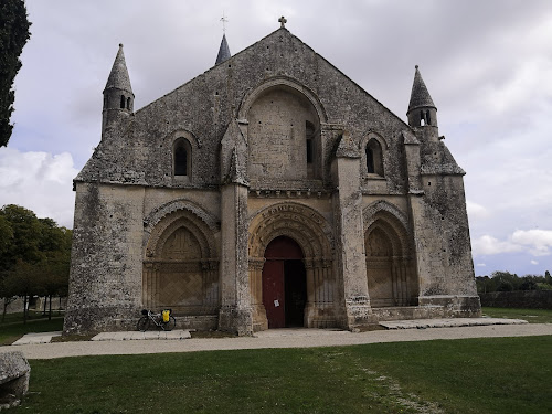 attractions Église Saint-Pierre-d'Aulnay Aulnay