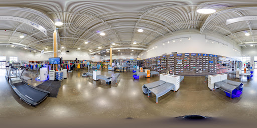 Sporting Goods Store «Road Runner Sports», reviews and photos, 7063 SW Nyberg St, Tualatin, OR 97062, USA