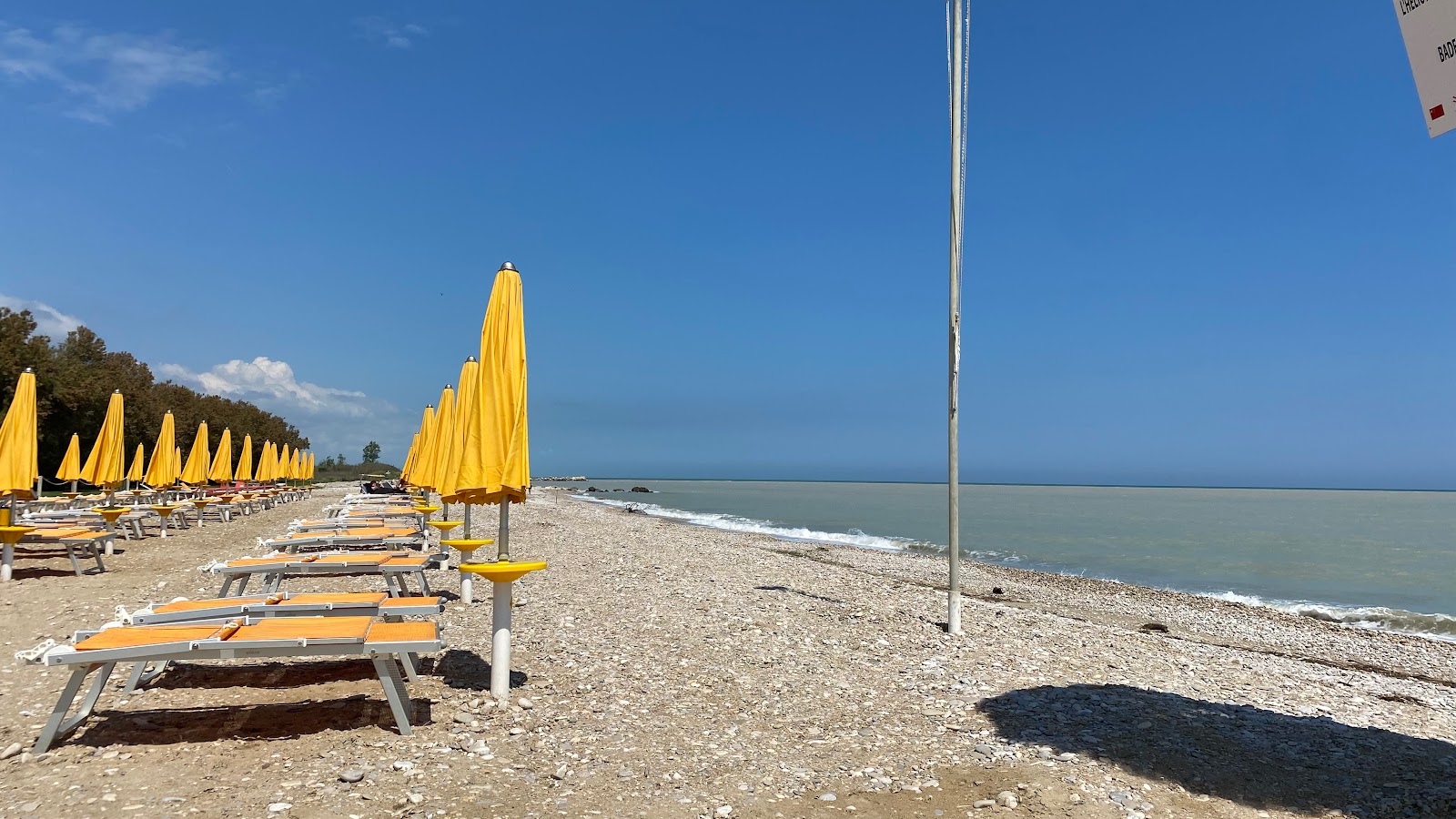 Fotografija Spiaggia di Scerne z visok stopnjo čistoče