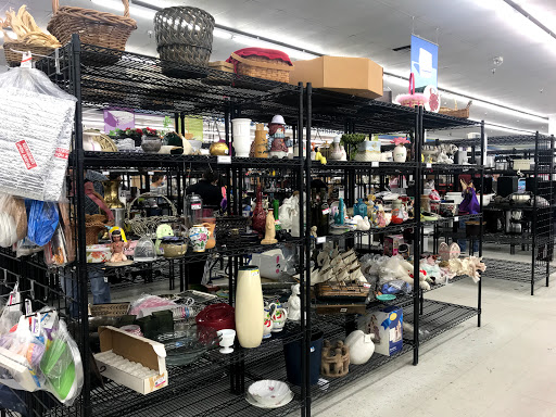 Thrift Store «Guadalupe & Rural Goodwill Goodwill Retail Store & Donation Center», reviews and photos, 805 E Guadalupe Rd, Tempe, AZ 85283, USA