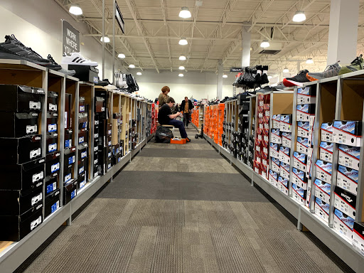 Shoe Store «DSW Designer Shoe Warehouse», reviews and photos, 10515 N Mopac Expy, Austin, TX 78759, USA