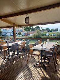 Atmosphère du La Cantine du Port IØ - Restaurant Saint-Trojan-les-Bains - n°6