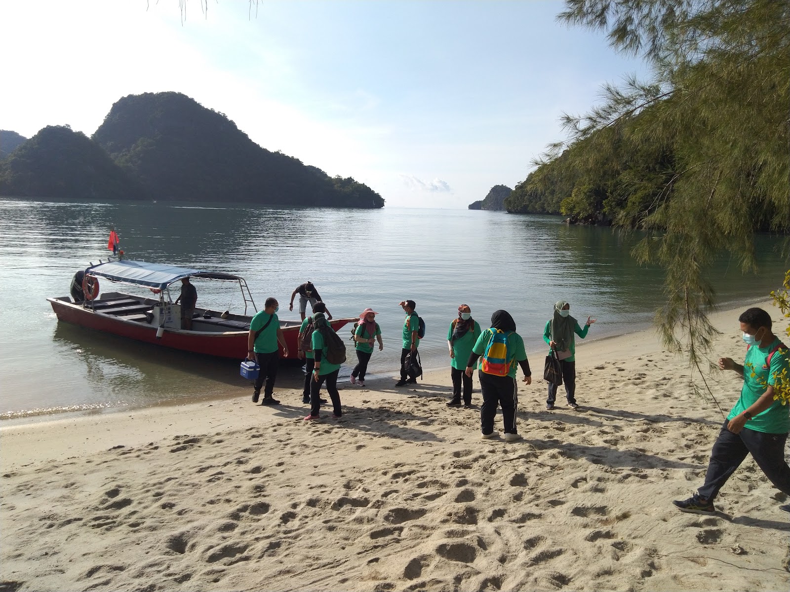 Photo of Selat Pancur Beach with partly clean level of cleanliness