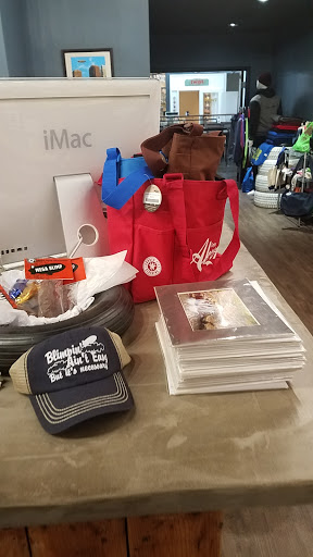 Clothing Store «Rubber City Clothing», reviews and photos, 18 N High St, Akron, OH 44308, USA