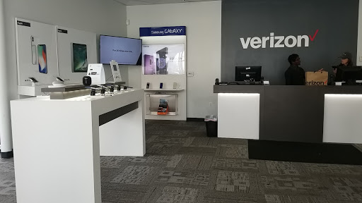 Cell Phone Store «Verizon Authorized Retailer - A Wireless», reviews and photos, 11870 California Route 2 Suite 100, Los Angeles, CA 90025, USA