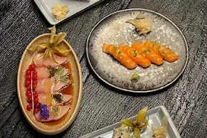 Kintsukuroi Sushi image