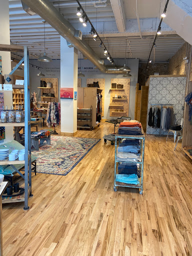 Clothing Store «Planet Access Company Store», reviews and photos, 4727 N Lincoln Ave, Chicago, IL 60625, USA