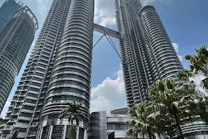 Petronas Twin Towers Photo Point image