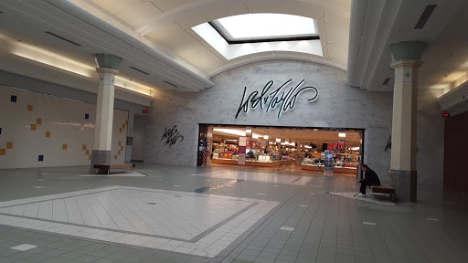 Lord & Taylor, 400 NJ-38, Moorestown, NJ 08057, USA, 