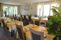 Atmosphère du Restaurant Hôtel Les Bergeronnettes à Champagneux - n°6