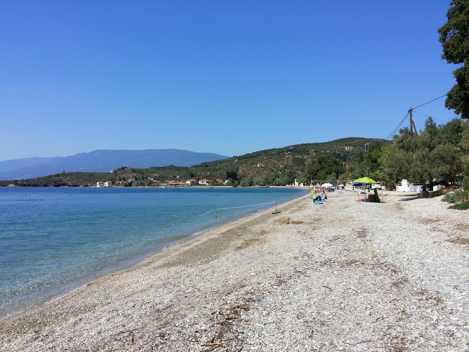 Fotografie cu Kalamos beach cu o suprafață de pietricele mici de culoare maro