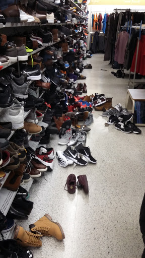 Clothing Store «Ross Dress for Less», reviews and photos, 8464 W Hillsborough Ave, Tampa, FL 33615, USA