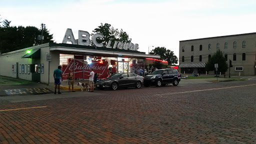 Vegetarian Restaurant «Longbranch Cafe and Bakery», reviews and photos, 100 E Jackson St, Carbondale, IL 62901, USA