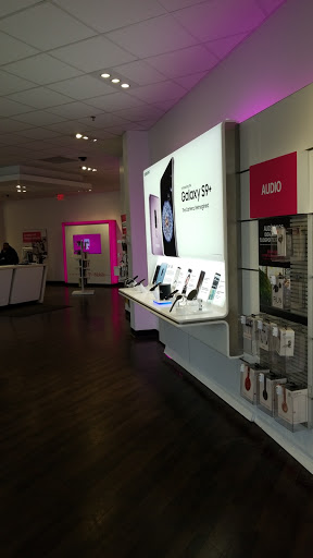 Cell Phone Store «T-Mobile», reviews and photos, 73 Winthrop Ave, Lawrence, MA 01843, USA