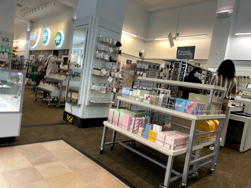 Department Store «Nordstrom Rack Chestnut Street», reviews and photos, 1700 Chestnut St, Philadelphia, PA 19103, USA