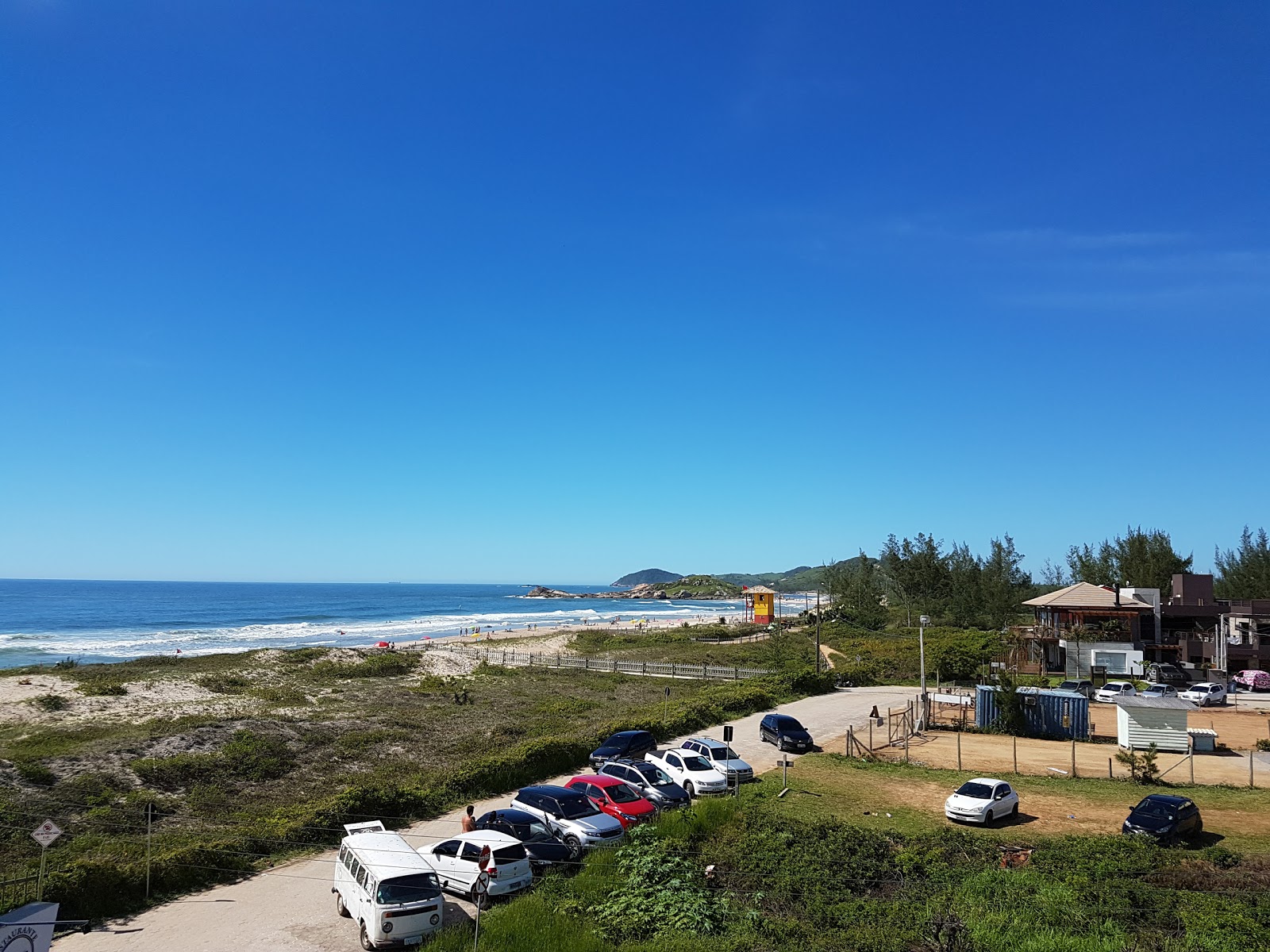 Foto von Praia da Ferrugem - beliebter Ort unter Entspannungskennern