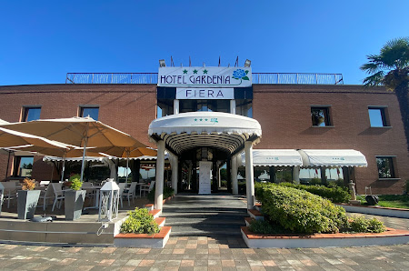 Hotel Gardenia FIERA Via Maestri Comacini, 22, 22072 Cermenate CO, Italia