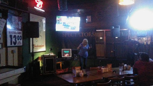 Bar & Grill «Spectators Grill & Pub», reviews and photos, 1012 W 34th St, North Little Rock, AR 72118, USA