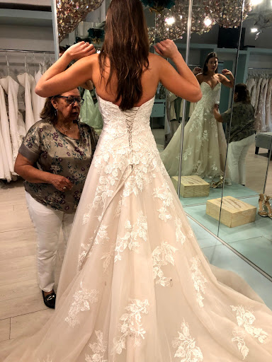 Bridal Shop «Lauderdale Bride - Upscale & Intimate Bridal Boutique in the heart of Fort Lauderdale», reviews and photos, 4130 N Federal Hwy, Fort Lauderdale, FL 33308, USA