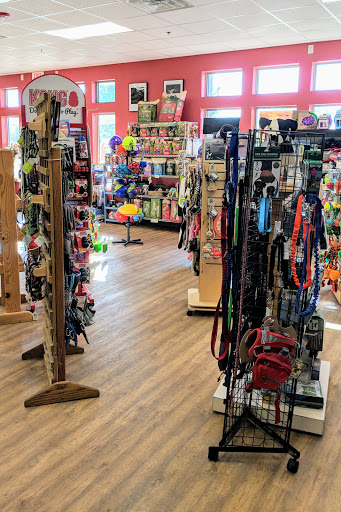 Pet Supply Store «Leash on Life, Pet Supplies», reviews and photos, 650 Pacha Pkwy #5, North Liberty, IA 52317, USA