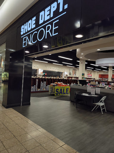 Shopping Mall «Oakwood Mall», reviews and photos, 4800 Golf Rd, Eau Claire, WI 54701, USA