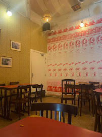 Atmosphère du Restaurant allemand Sürpriz - Berliner Kebab à Paris - n°11