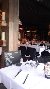 Atmosphère du Restaurant thaï P.Kitchen restaurant bord de mer terrasse pointe rouge à Marseille - n°12