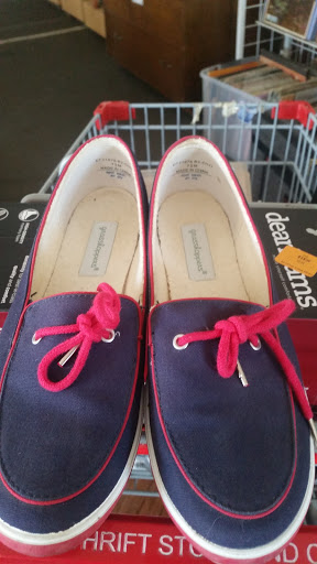 Thrift Store «Fresno Rescue Mission Super», reviews and photos, 181 E Sierra Ave, Fresno, CA 93710, USA