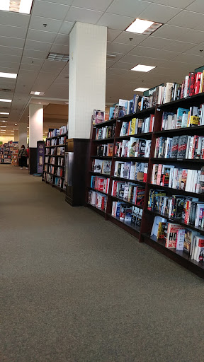 Book Store «Barnes & Noble», reviews and photos, 5755 N Bayshore Dr, Glendale, WI 53217, USA