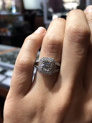 Jewelry Store «Jean Pierre Jewelers», reviews and photos, 21400 Ventura Blvd, Woodland Hills, CA 91364, USA