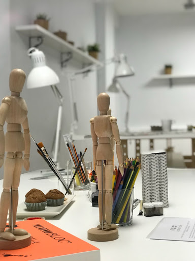 Atelier, modistería y diseño: academia de corte y confección en Granada