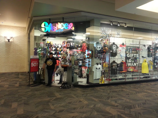 SPENCER GIFTS, 864 Orland Square Dr, Orland Park, IL 60462, USA, 