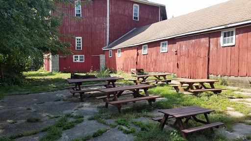 Tourist Attraction «Secrest 1883 Octagonal Barn», reviews and photos, 5750 Osage St SE, West Liberty, IA 52776, USA
