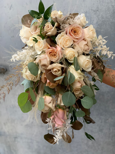 Florist «Petals & Vines», reviews and photos, 410 Main St E, Monmouth, OR 97361, USA