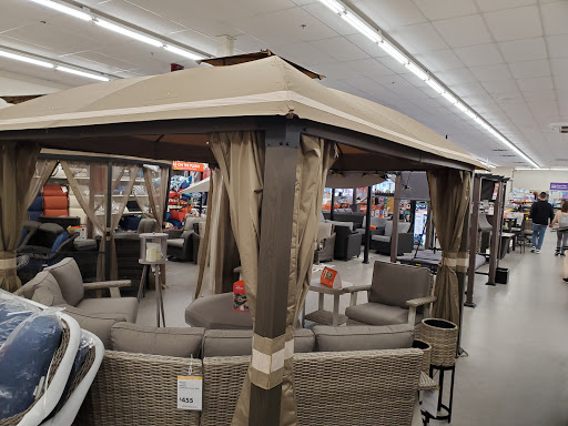 Shopping Mall «Pleasant Valley Shopping Center», reviews and photos, 7524 Broadview Rd, Cleveland, OH 44134, USA