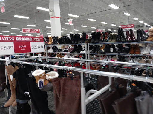 Clothing Store «Burlington Coat Factory», reviews and photos, 1300 N Larkin Ave, Joliet, IL 60435, USA