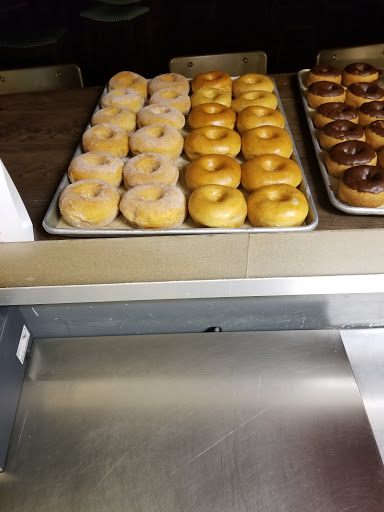 Donut Shop «Dandee Donut Factory», reviews and photos, 123 Pleasant St, Marblehead, MA 01945, USA