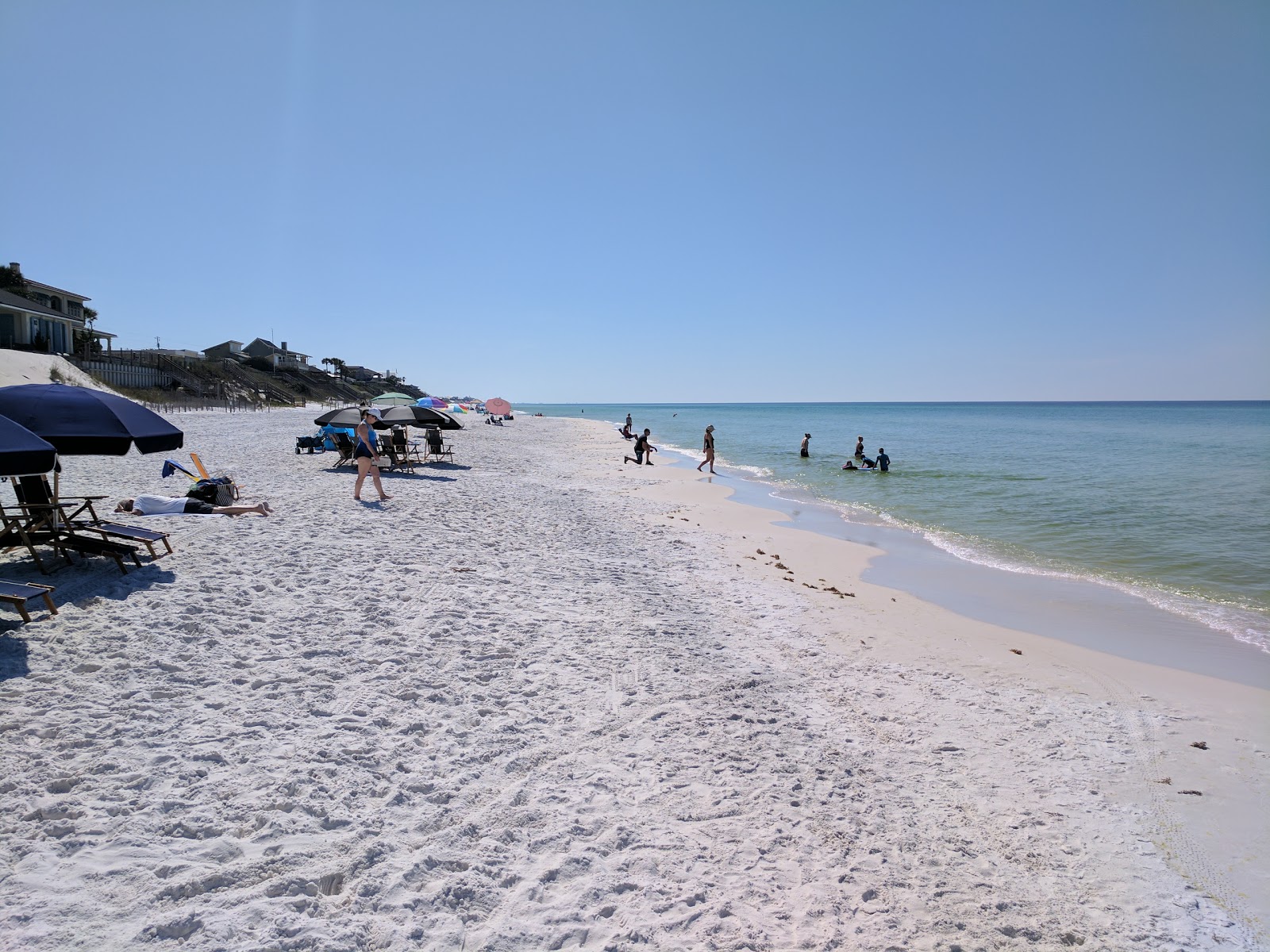 Fotografija Blue Mountain Beach z beli fini pesek površino