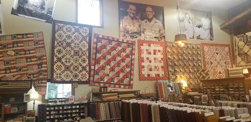 Quilt Shop «The Little Red Hen», reviews and photos, 612 Hope Ave, Muscatine, IA 52761, USA